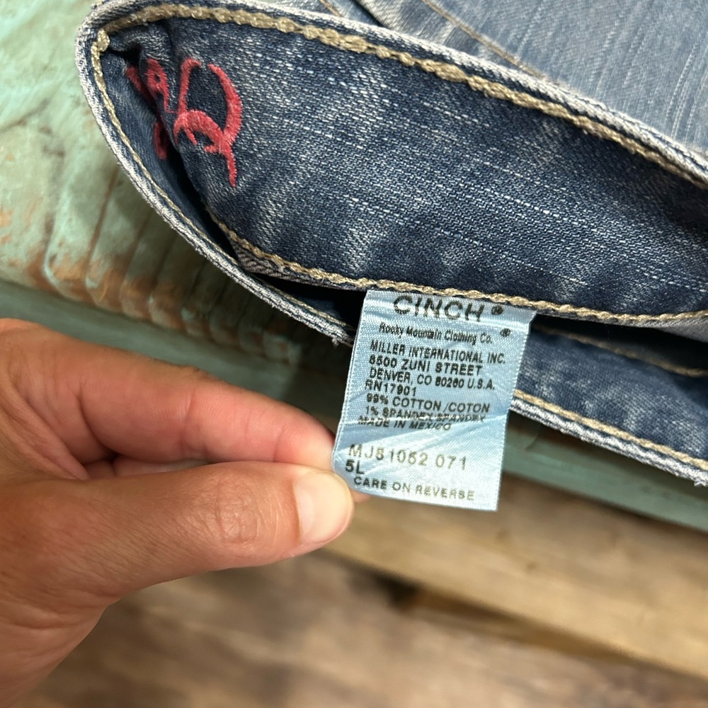 Cinch 5L jeans . No rips or Stains . Starched